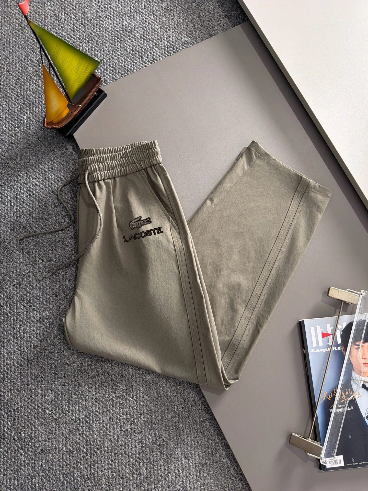 Crocodile 2026 spring and summer New Arrival casual pants, custom-made fabrics Breathable at the counter, high comfort, impeccable details, brand element design concept, reflecting high quality. It feels delicate and soft! It presents a casual cut and the upper body shape is great! Sizes:M-4XL